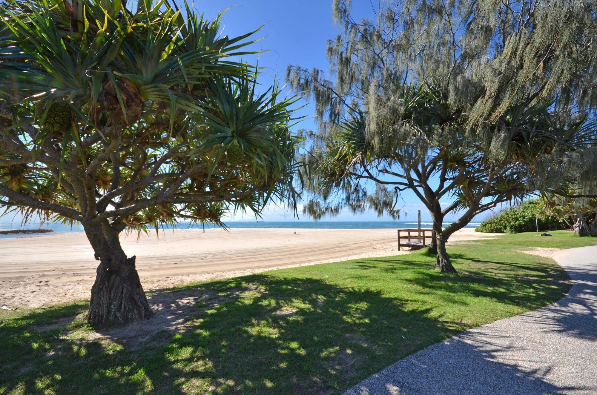 Raintrees Moffat Beach Калундра Екстериор снимка